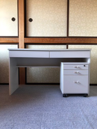 【パソコンデスク】可動式チェスト付き。わりと美品。