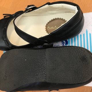 女の子　黒靴　ピアノ発表会にぴったり。　補助ペダルの画像