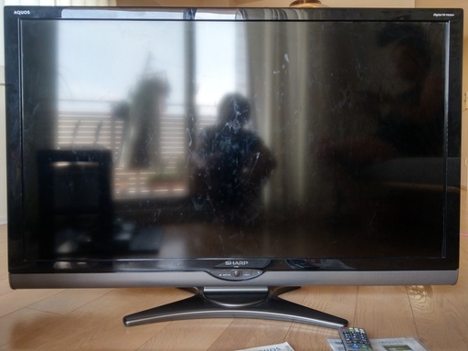 52型 液晶テレビ SHARP LC52SE1 と IKEAラグ