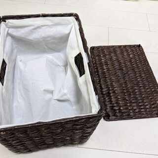蓋付きのバスケット差し上げますの画像