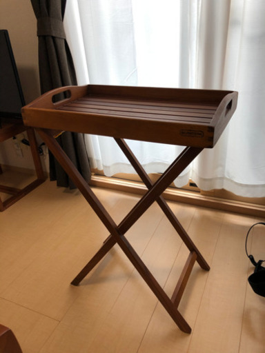 scanteakの脚付きトレイ