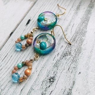 P-355     シャボン玉風とチェコビーズのピアス／イヤリングの画像