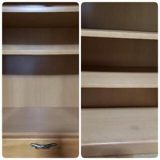 食器棚　他収納棚の画像