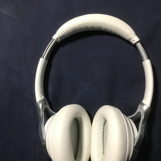 ソニーヘッドフォン　ホワイトの画像