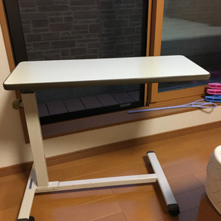 ベッド用テーブル