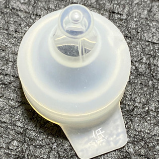 ピジョン　哺乳瓶(100ml)と低体重児用乳首の画像
