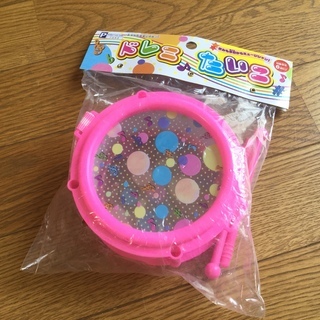おもちゃの太鼓