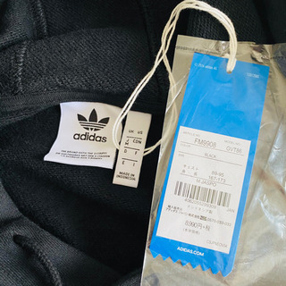 ユニセックスadidasアディダスビックロゴパーカーMの画像