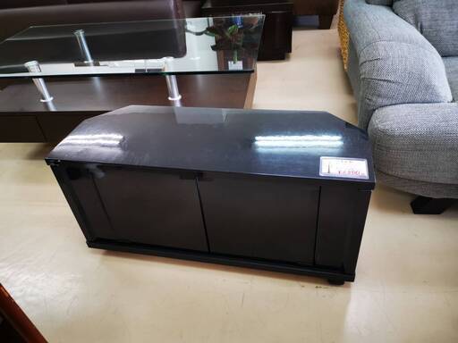 ガラス扉付きのテレビ台