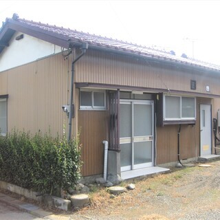 戸建タイプ　２ＤＫ　アスファルト舗装の駐車場♪　★家電レンタル対...