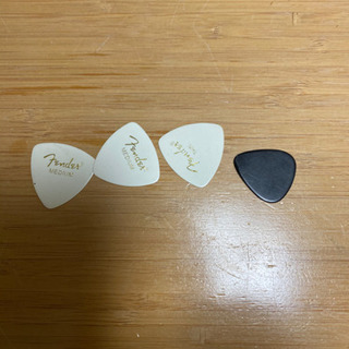 中古アコースティックギターとカポ+スペアの弦+ピックの画像