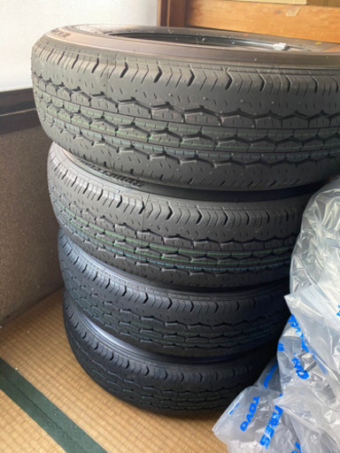 少しお安くしました　ハイエース　新車外し　タイヤホイールセット　2020年