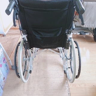 ケアテックジャパン 自走介助兼用アルミ製軽量車椅子 の画像
