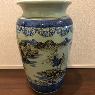 大きな陶器の花器