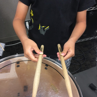 バンドに入れてください。小学4年のドラマーです。