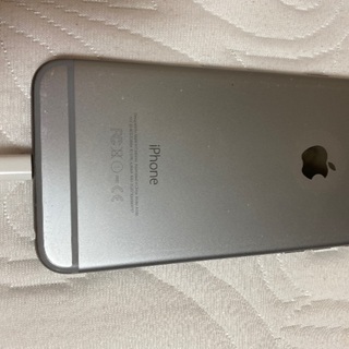 iPhone 6 16GB A1586 SIM フリー！　アメリカで主に使用、GSMとCDMA両方使用可能の画像