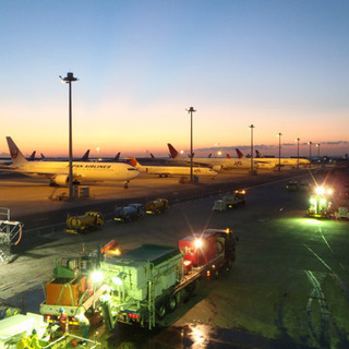 急募❗️ 【羽田空港】夜勤：散水車運転オペ、作業スタッフの画像