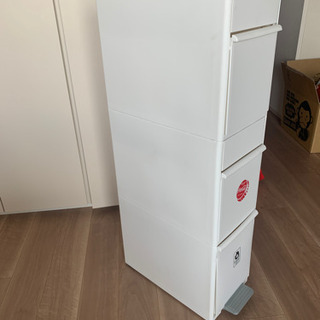 三段ダストボックス・ゴミ箱・ペダル、キャスター付きの画像