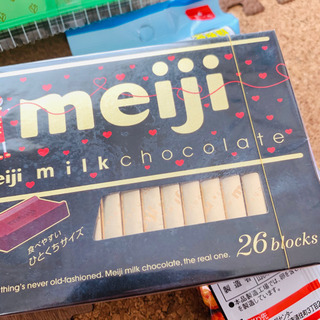 F 取引中 明治ミルクチョコ リッツ レーズンサンドなどの画像