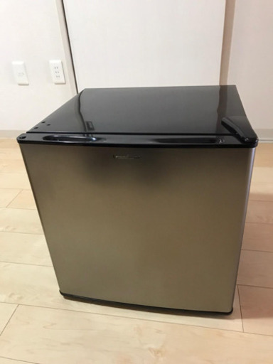 Grandline 冷凍庫1ドア　小型　家庭用　左右ドア開き　直冷式　32L ブラック　黒