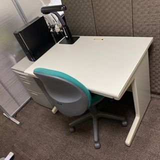 イス 高さ調節可能 8/26までの画像