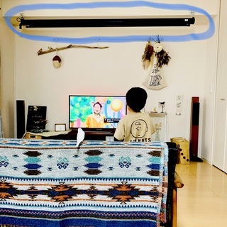 電動プロジェクタースクリーン　100インチの画像