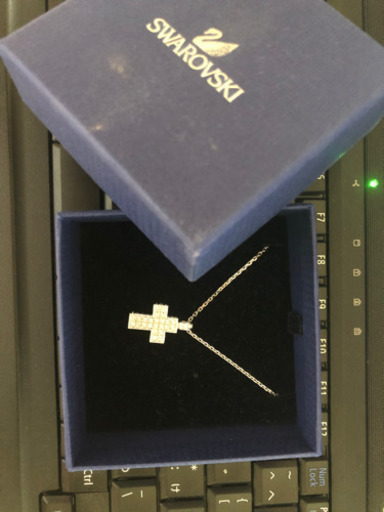 ＳＷＡＲＯＶＳＫＩ　スワロフスキー　クリスタル　ペンダント