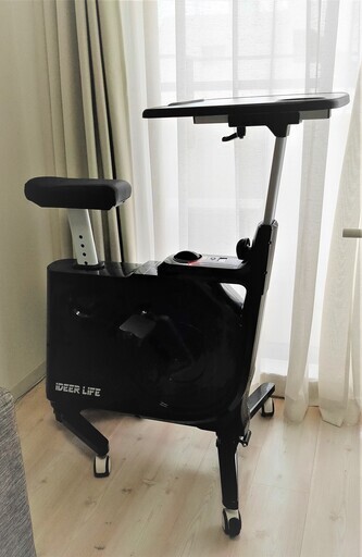 フィットネスバイク　テーブル付き