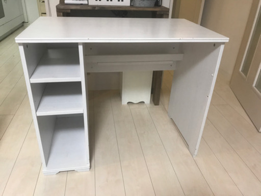 引き取り決定　IKEA 机　ホワイト