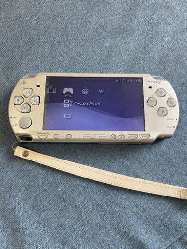 取り引き完了！！PSP ソフト付き　【値段下げました！&1GBメモリー付き】