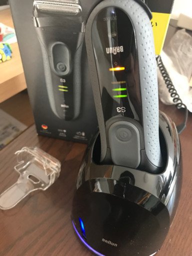 1回のみ使用★BRAUN　ブラウン シリーズ3 メンズシェーバー 3枚刃 3050cc 洗浄システムセット