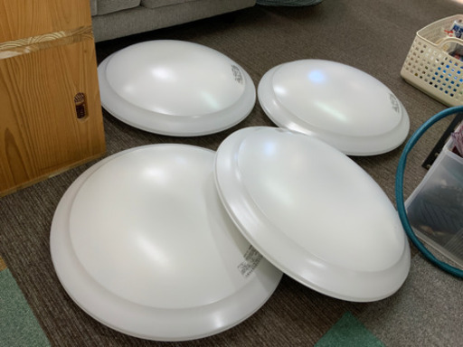 LED照明　日立　1個3000円　在庫4個　中古^ - ^あと在庫2個です！