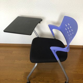 A3サイズの大きなテーブル付き椅子　送料込み A3サイズのテーブル付き椅子