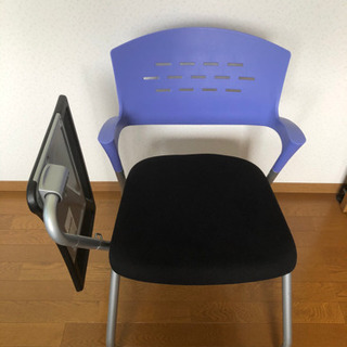 A3サイズの大きなテーブル付き椅子　送料込み A3サイズのテーブル付き椅子