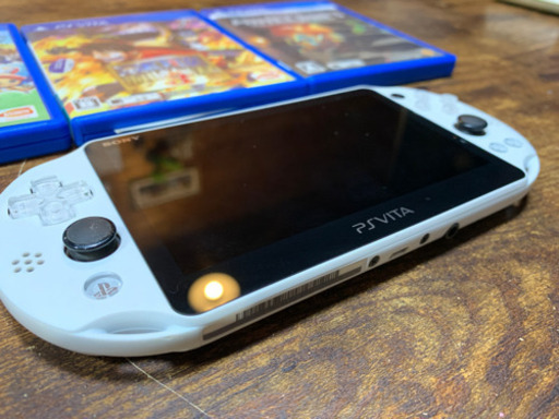 PSVITAホワイト　ソフト4つ付き