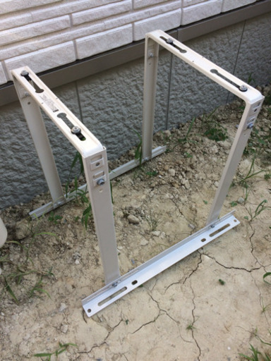 エアコン 室外機 吊り金具