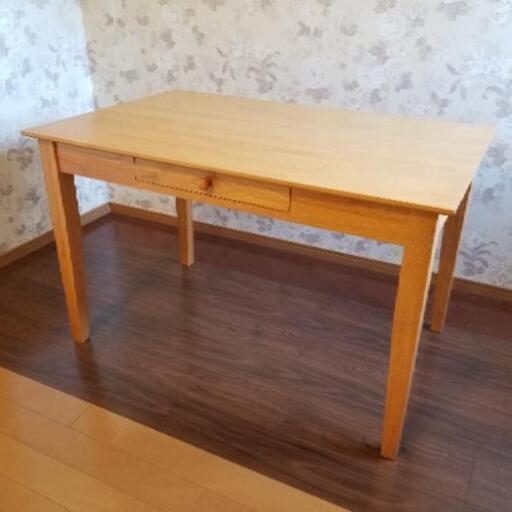 ちょうど良い大きさの作業台 ダイニングテーブル