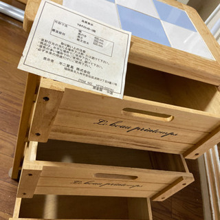 インテリア　木のタンスの画像