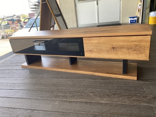 輸送中破損品！160cm幅の激安テレビボードです！通常49800円の商品です。早く取りに来た人にお譲りします！