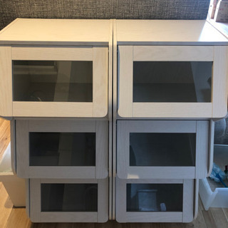 新しいです。お洒落な棚、ガラス収納