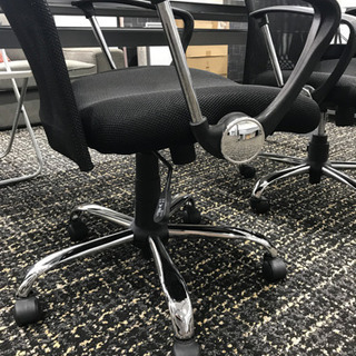 2台セット美品　オフィス使用　360度回転　空気圧で高さ調整可能の画像