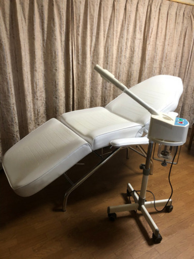 エステベッドとフェイシャルスチーマー