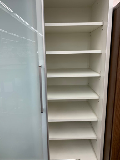 収納沢山!整理整頓楽チン!ホワイト系食器棚です!