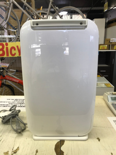 【リサイクルストアスターズ城西店】日立　HITACHI 衣類乾燥除湿機　2017年製　デシカント方式　除湿機　HJS-D562