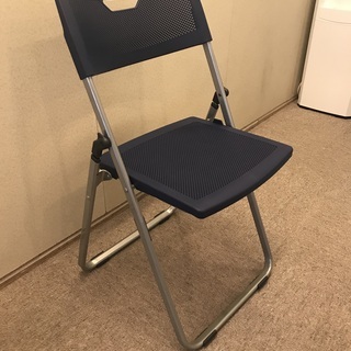 【値下げしました】オフィス/事務用品、オフィスチェアー、ブルー、アルミ折りたたみチェアの画像