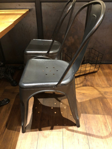 グレイ椅子、メタル　(全部で20脚)