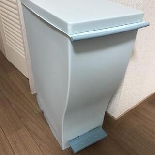 ゴミ箱💕踏んだら空くやつ！kcud
