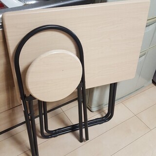 ドンキホーテの机と椅子セットです。