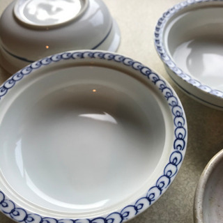 レトロ冷酒器とつまみ皿の画像