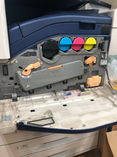 上級機種　富士ゼロックス　　C 3370 完済済み　ホッチキスの機械も付いてます。